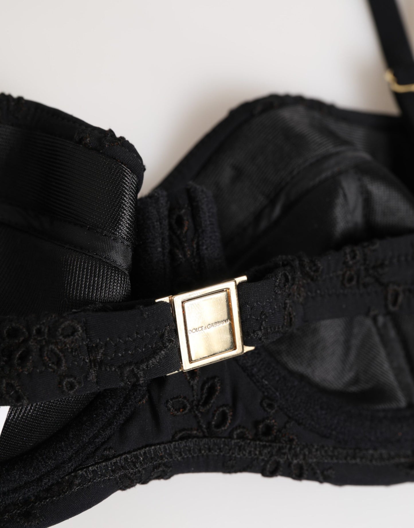 Soutien-gorge en polyester noir brodé avec armatures de la marque Dolce &amp; Gabbana.
