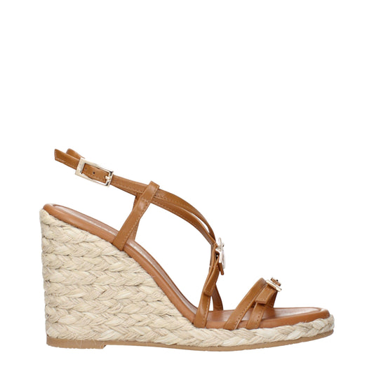 Sandales compensées en cuir marron de Stuart Weitzman