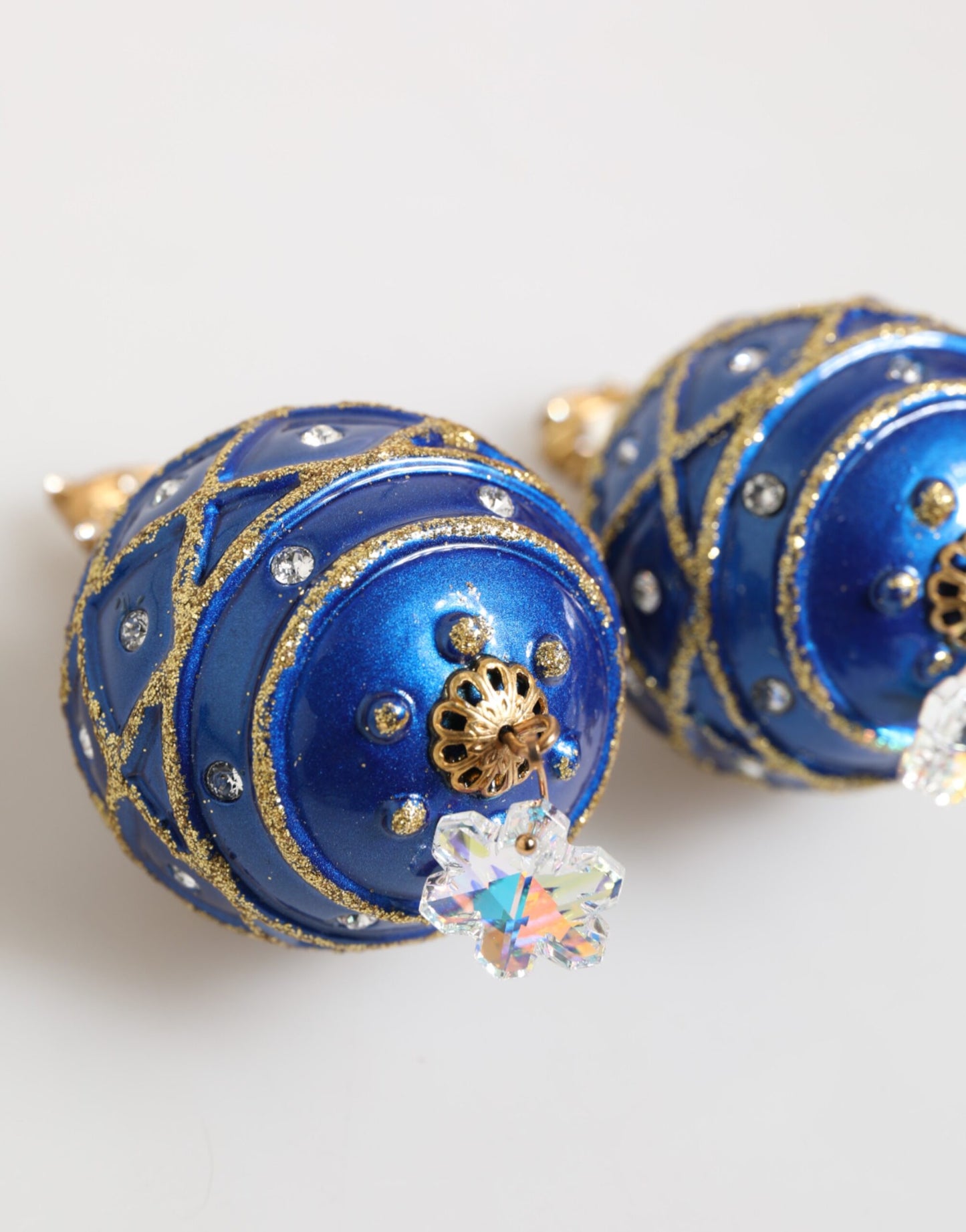 Boucles d'oreilles clips en laiton doré et cristal bleu en forme de boule de Noël de Dolce &amp; Gabbana