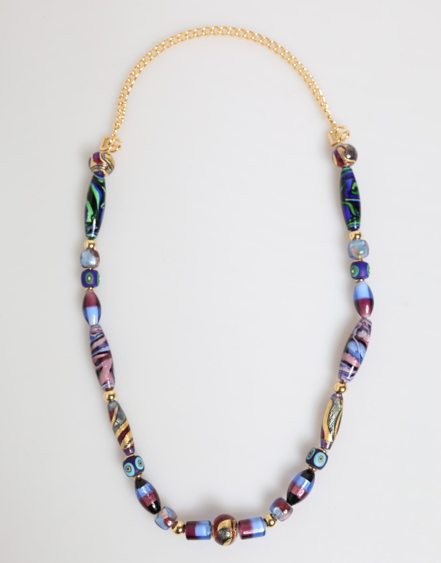 Collier Dolce &amp; Gabbana en chaîne en laiton doré avec perles de verre de Murano multicolores.