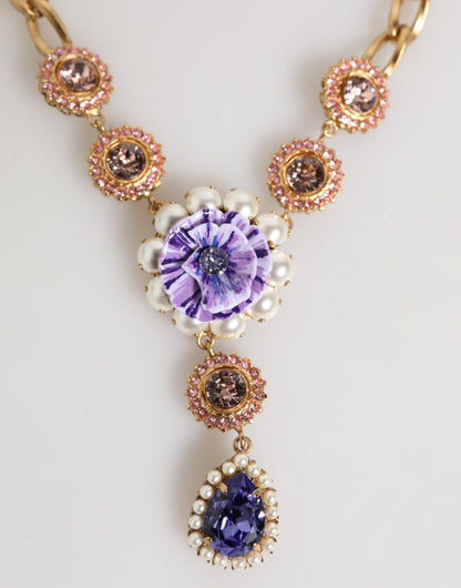 Collier pendentif Dolce &amp; Gabbana en laiton doré, perles de cristal, fleurs violettes.