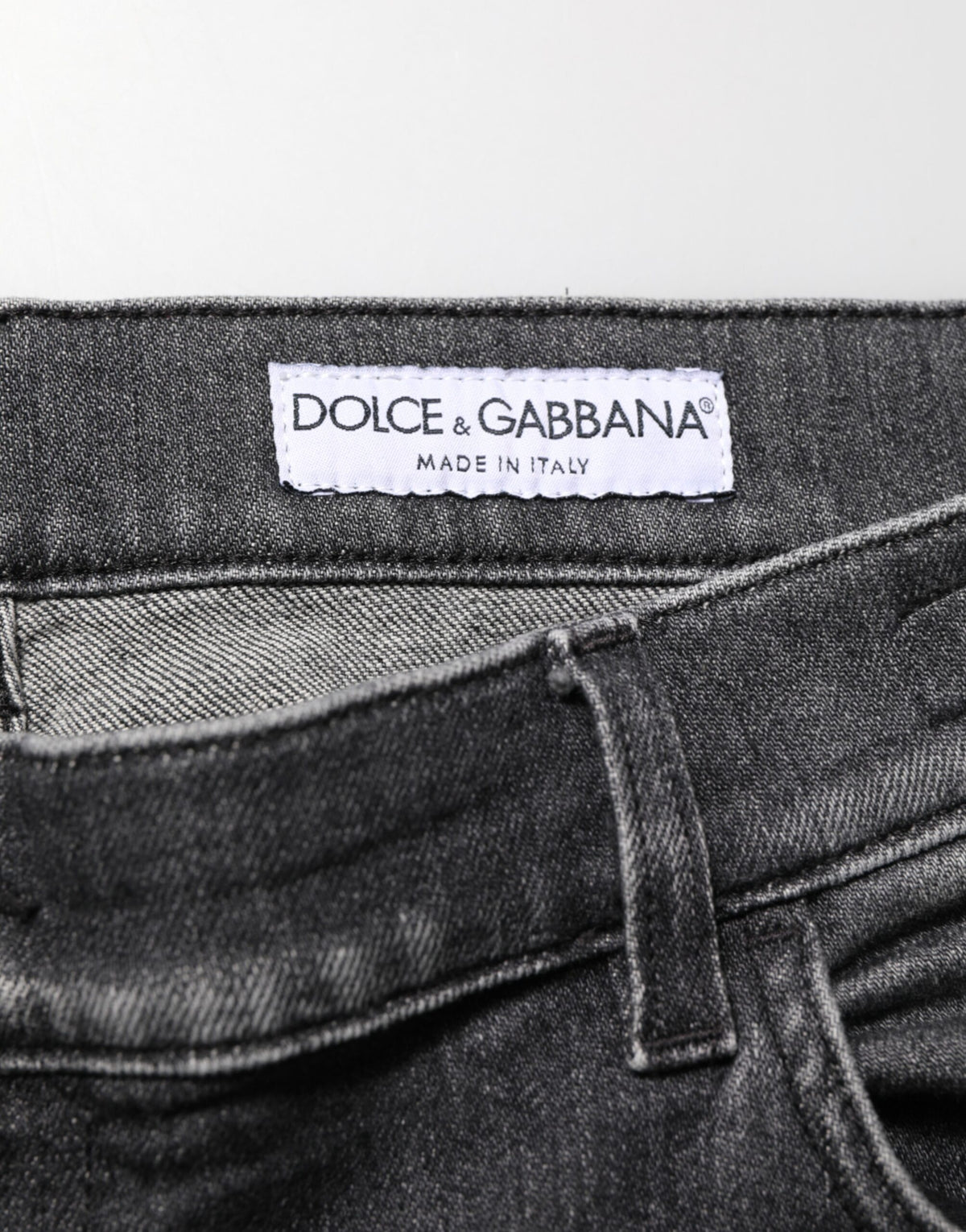 Jeans en jean droit à coupe slim, gris noir, de Dolce &amp; Gabbana.
