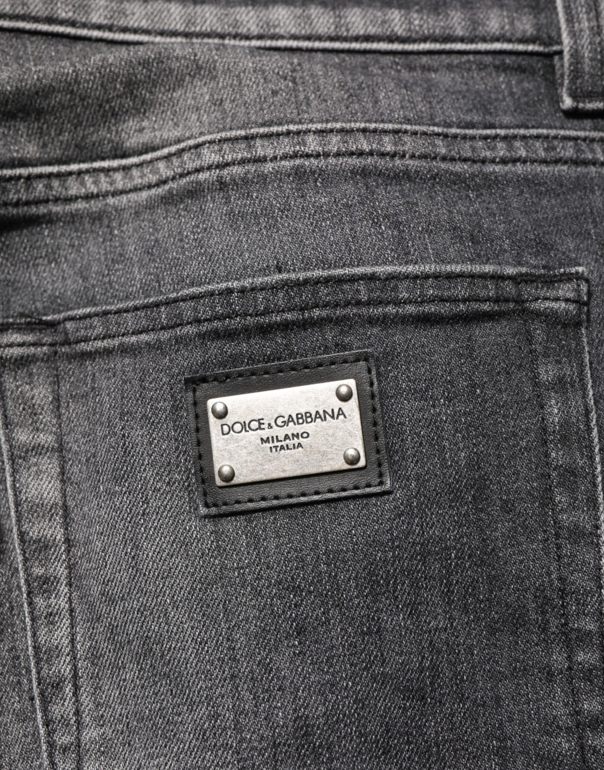 Jeans en jean droit à coupe slim, gris noir, de Dolce &amp; Gabbana.