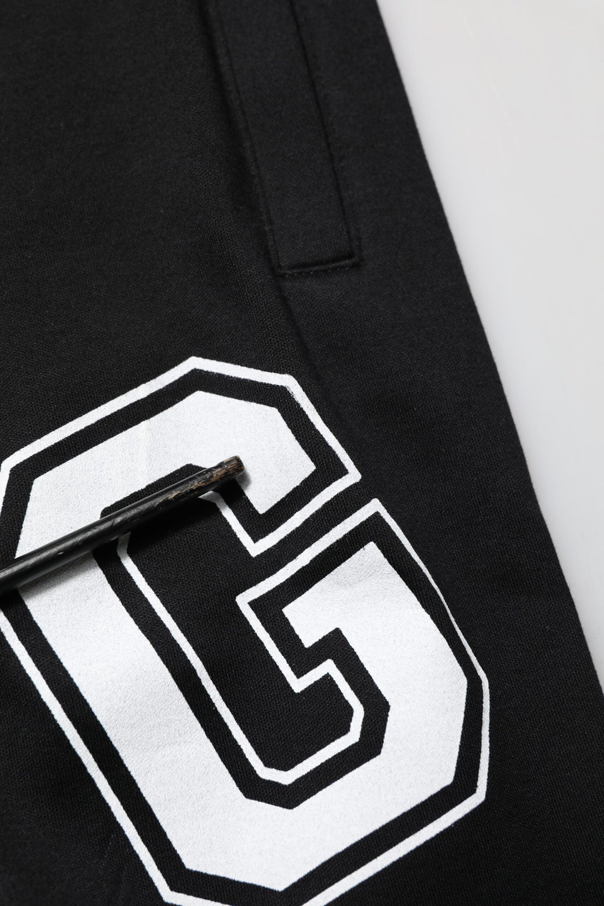 Short Bermuda décontracté en coton noir à imprimé logo Dolce &amp; Gabbana