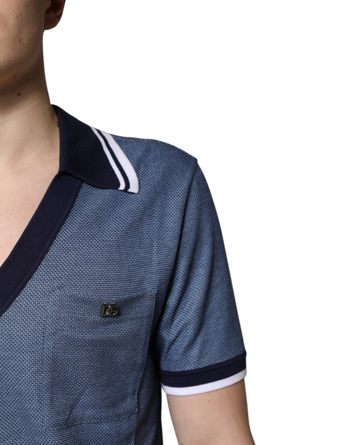 Polo en soie mélangée à col bleu et encolure en V de Dolce &amp; Gabbana
