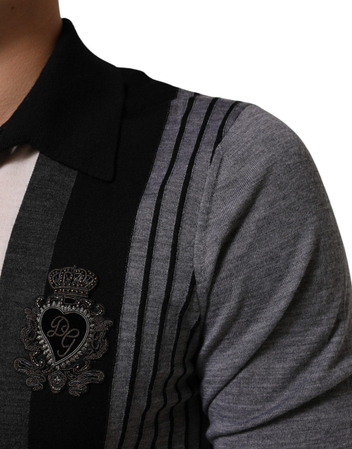 T-shirt polo à col et pois blancs sur fond noir de Dolce &amp; Gabbana