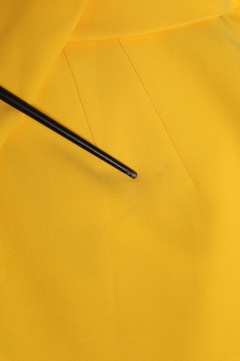 Dolce & Gabbana Robe Jaune à Épaule Dénudée et Fente Latérale
