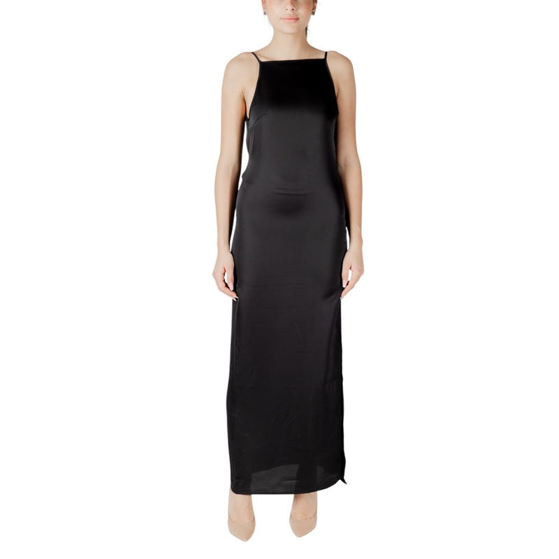 Only ONLCHIGO Life Strap Satin Maxi Wvn Dress - Black