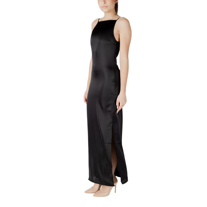 Only ONLCHIGO Life Strap Satin Maxi Wvn Dress - Black