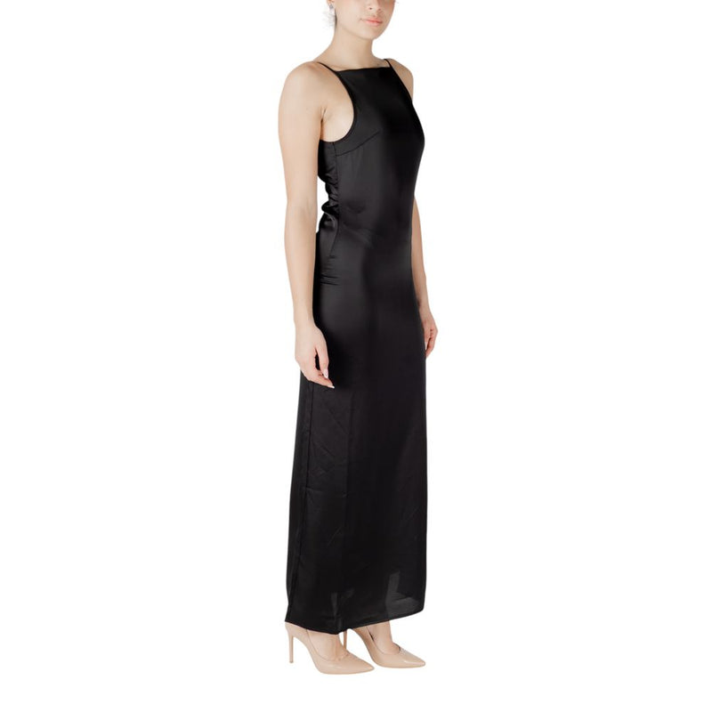 Only ONLCHIGO Life Strap Satin Maxi Wvn Dress - Black