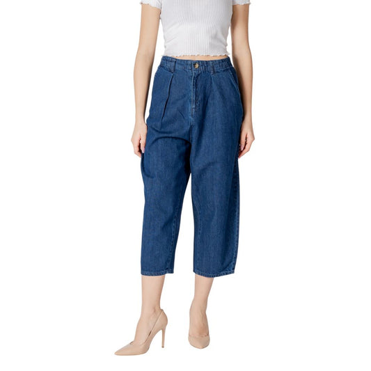 Seul le jean en coton bleu.