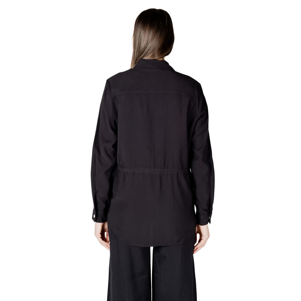 Alleen zwarte viscose blouse