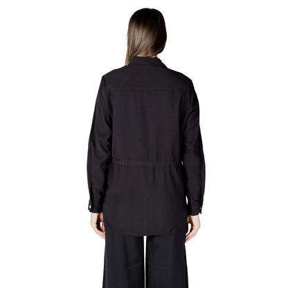 Alleen zwarte viscose blouse