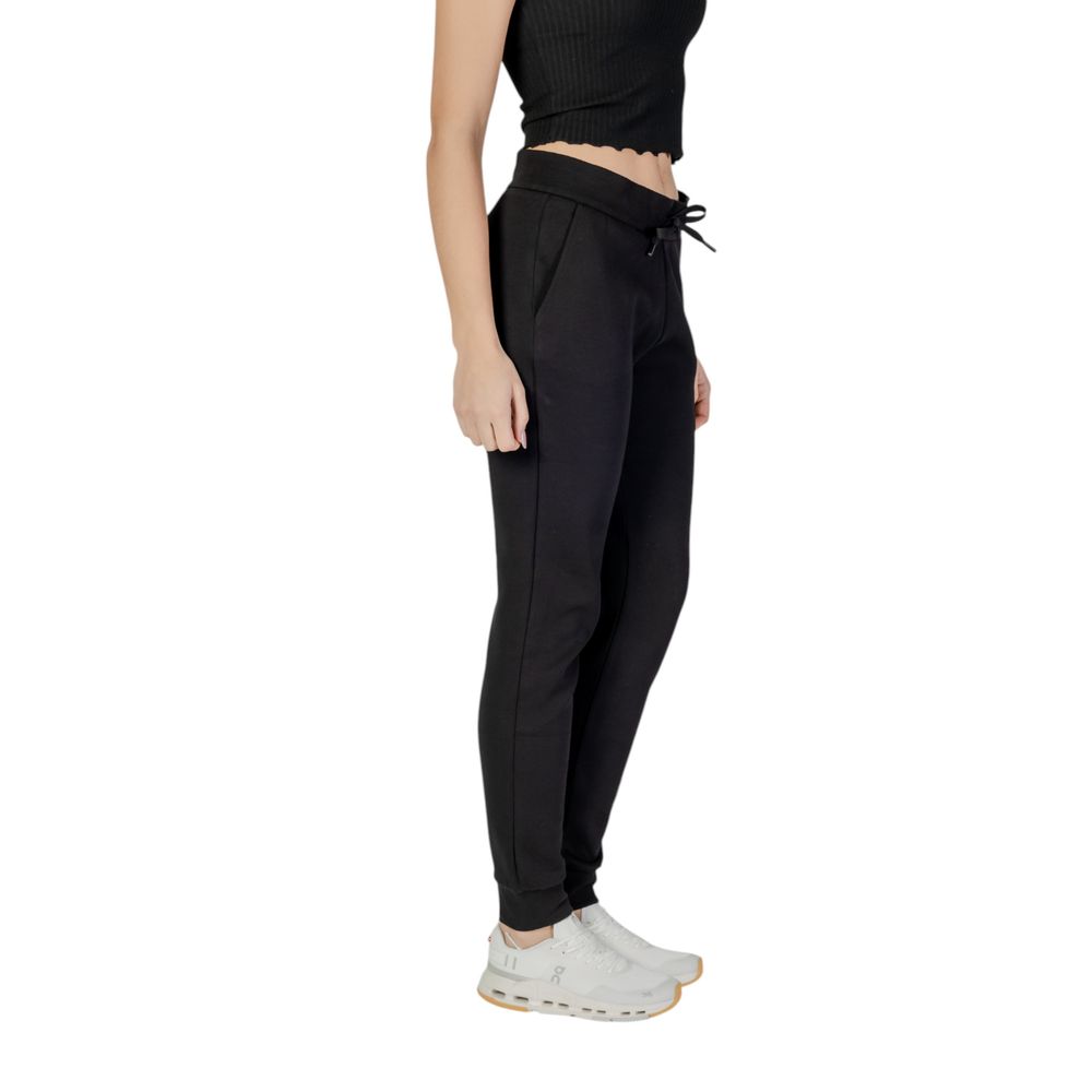 Zwarte katoenen joggingbroek van Armani Exchange, geschikt voor sport.