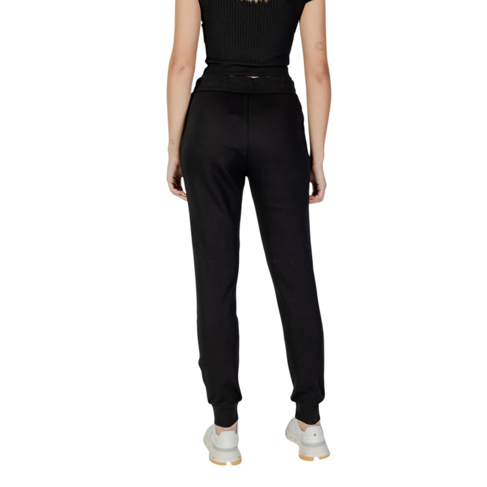 Zwarte katoenen joggingbroek van Armani Exchange, geschikt voor sport.