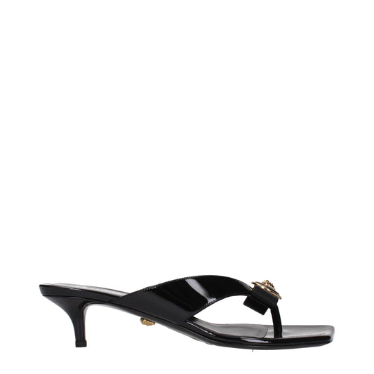 Sandales à talons aiguilles en cuir noir Versace