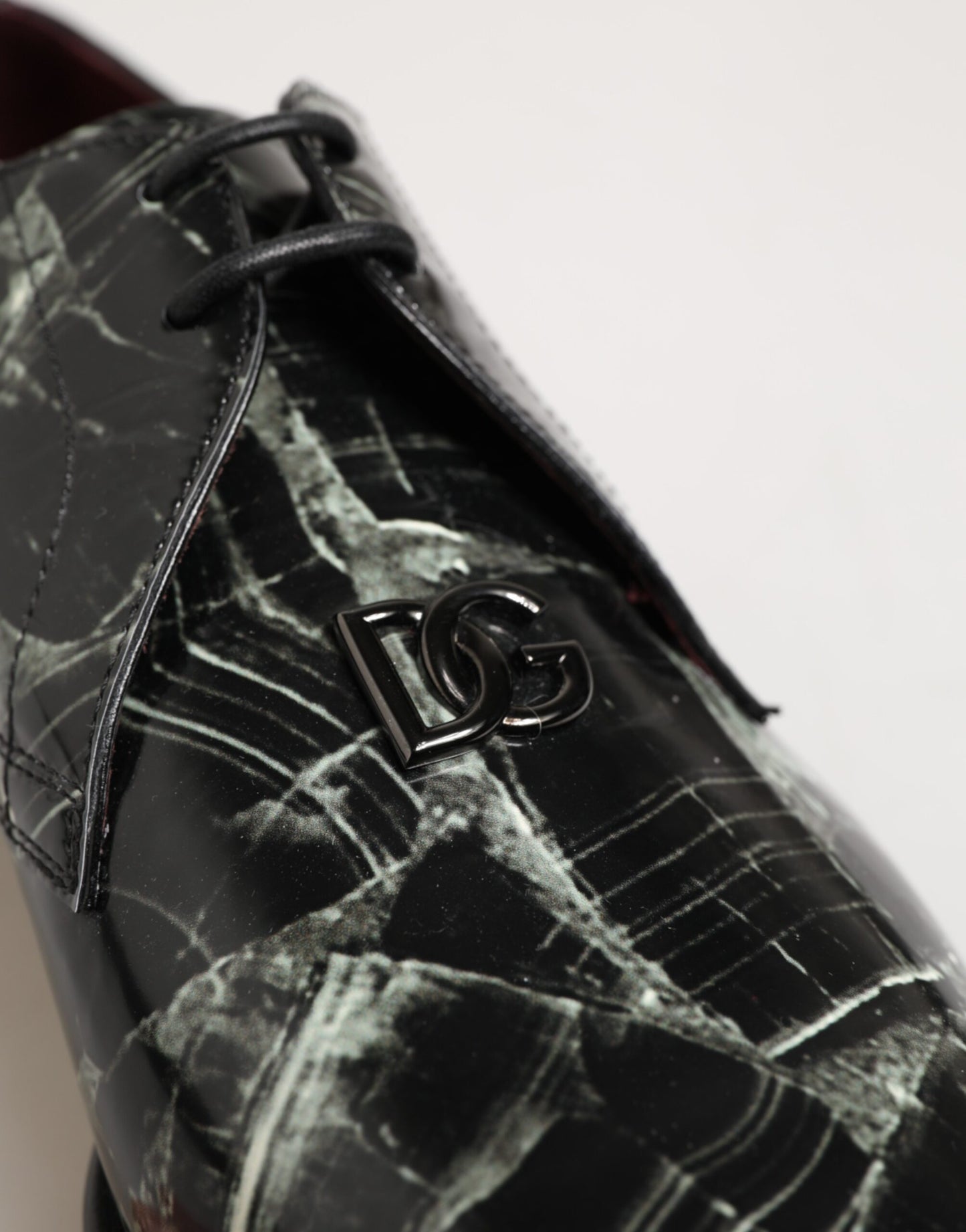 Chaussures derby à lacets Dolce &amp; Gabbana, motif marbré, en forme de robe.