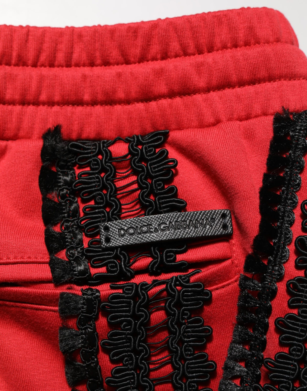 Pantalon casual court brodé rouge de Dolce &amp; Gabbana