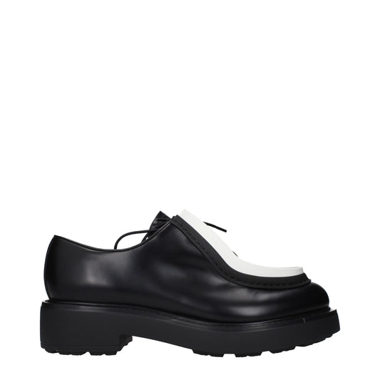 Prada, souliers Oxford et mocassins en cuir noir