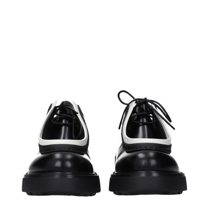 Prada, souliers Oxford et mocassins en cuir noir