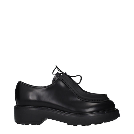 Prada, souliers Oxford et mocassins en cuir noir
