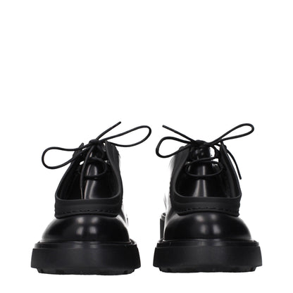 Prada, souliers Oxford et mocassins en cuir noir