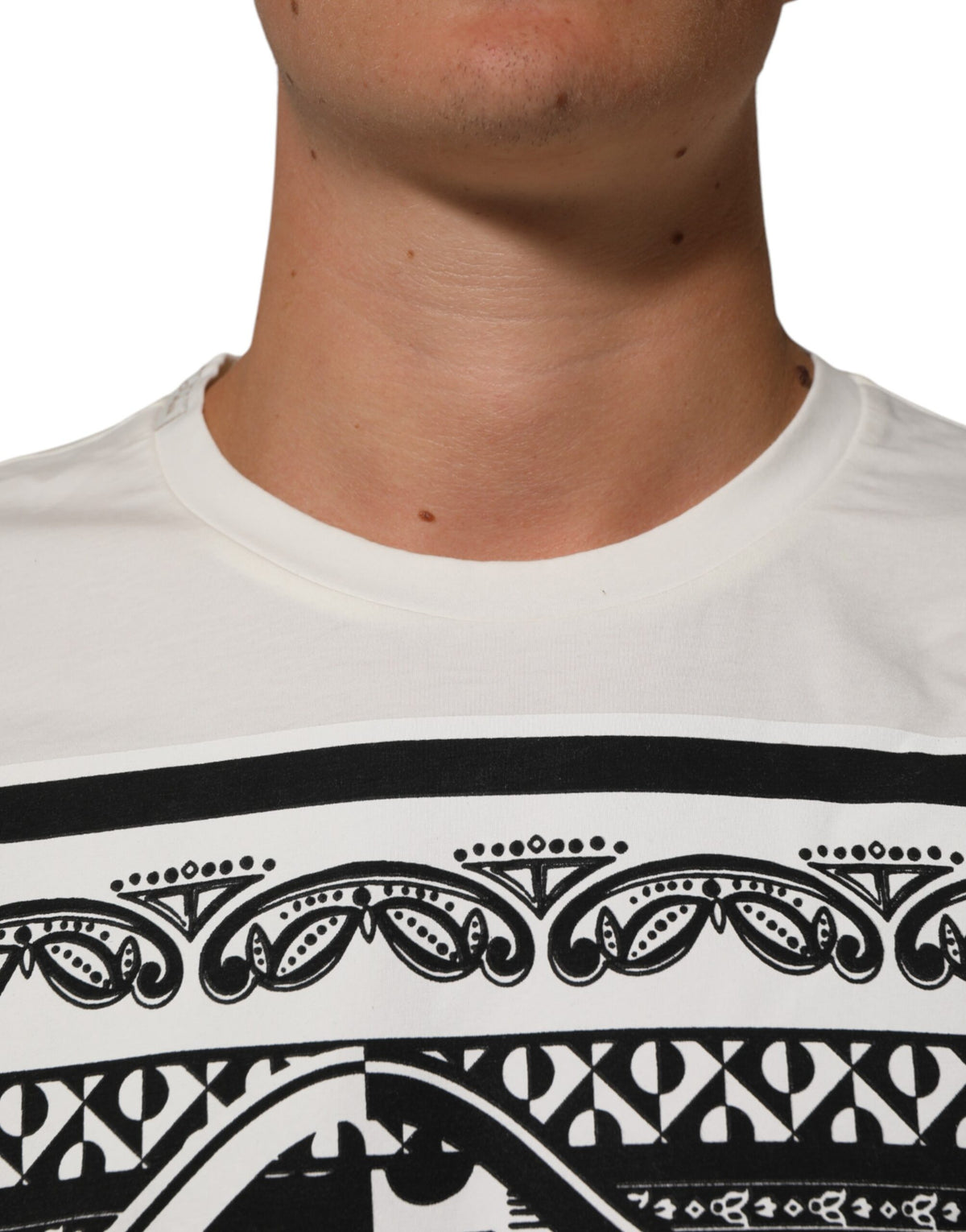 T-shirt homme en coton blanc Dolce &amp; Gabbana avec imprimé bandana et logo.