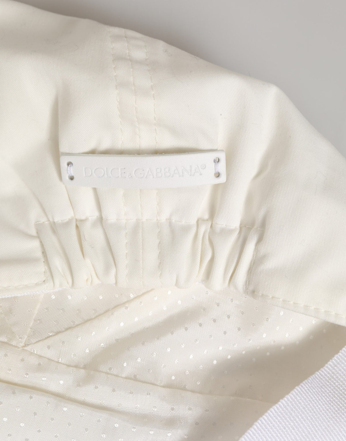 Casquette plate Dolce & Gabbana blanche en mélange de coton et garniture en cuir pour homme