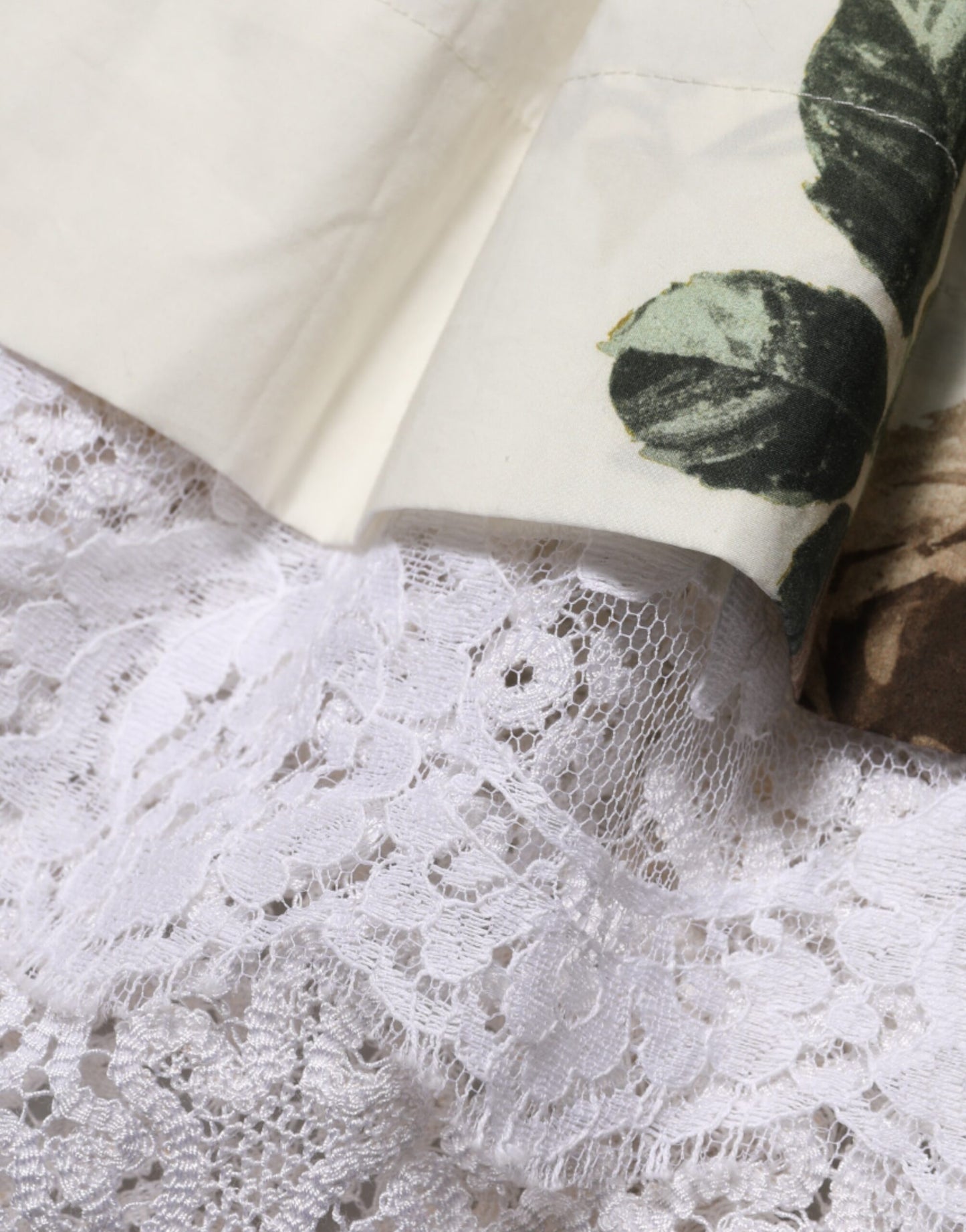 Dolce &amp; Gabbana Witte Minijurk met Off Shoulder Bloemenkant