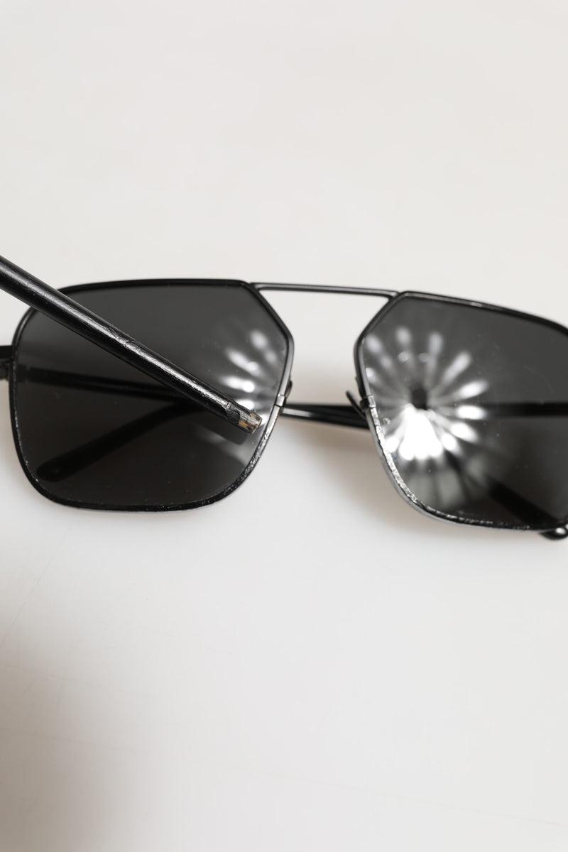 Dolce & Gabbana Lunettes de Soleil Carrées en Métal Noir