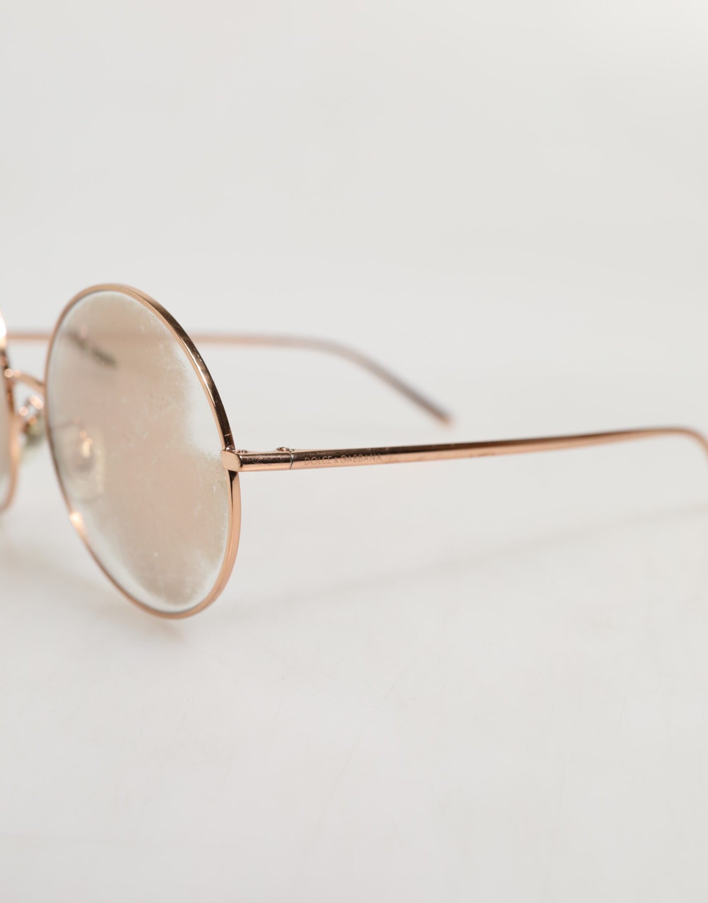 Lunettes de soleil Dolce &amp; Gabbana à verres ronds et monture plaquée or rose.