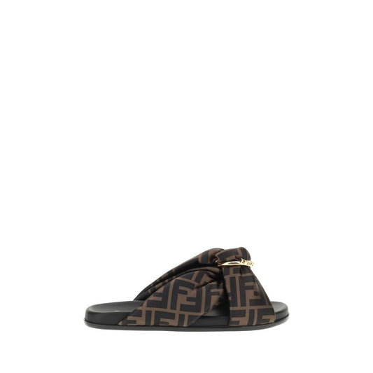 Sandales plates en satin Fendi