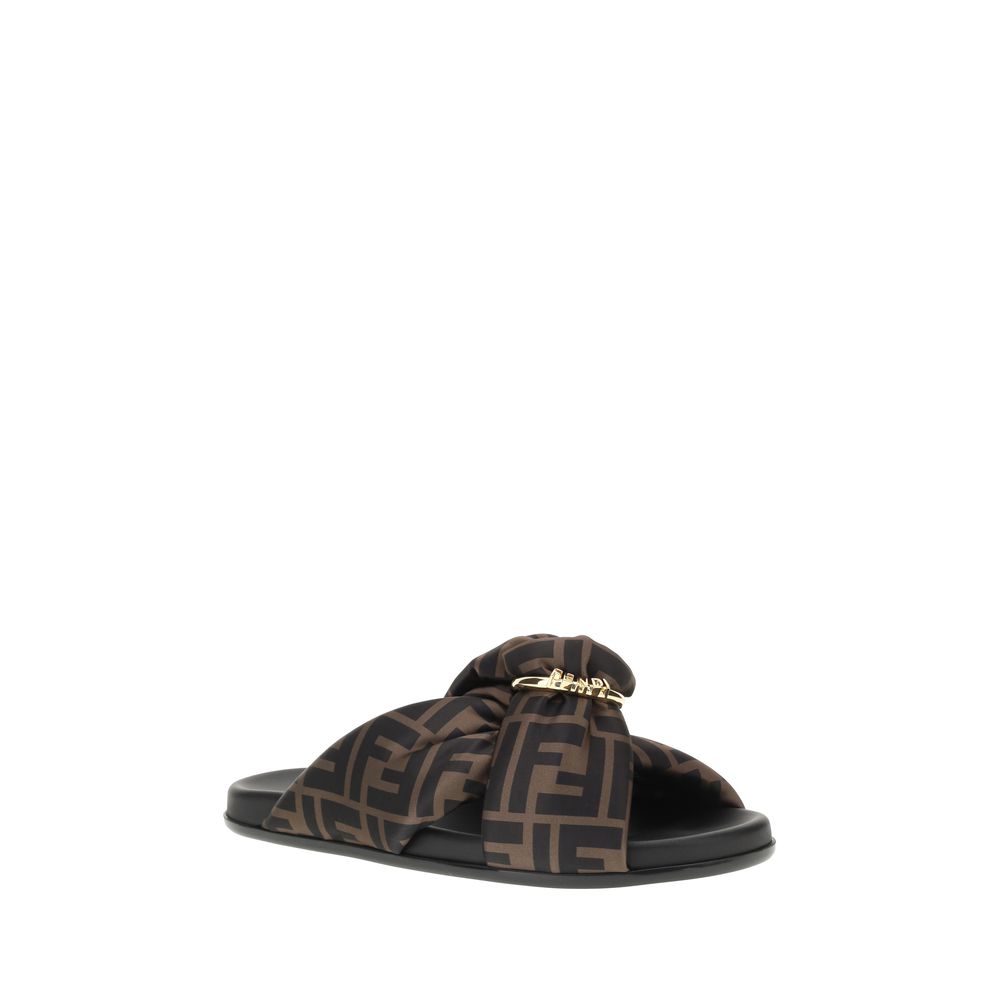 Sandales plates en satin Fendi