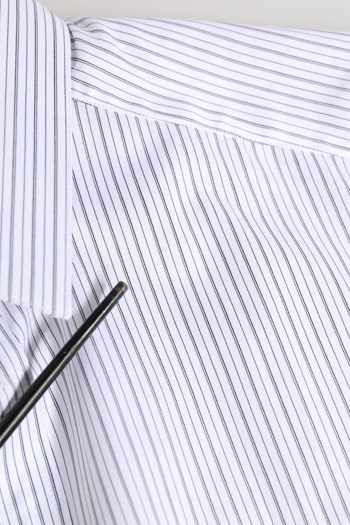 Chemise habillée Dolce &amp; Gabbana à rayures blanches en coton pour homme, couleur or.