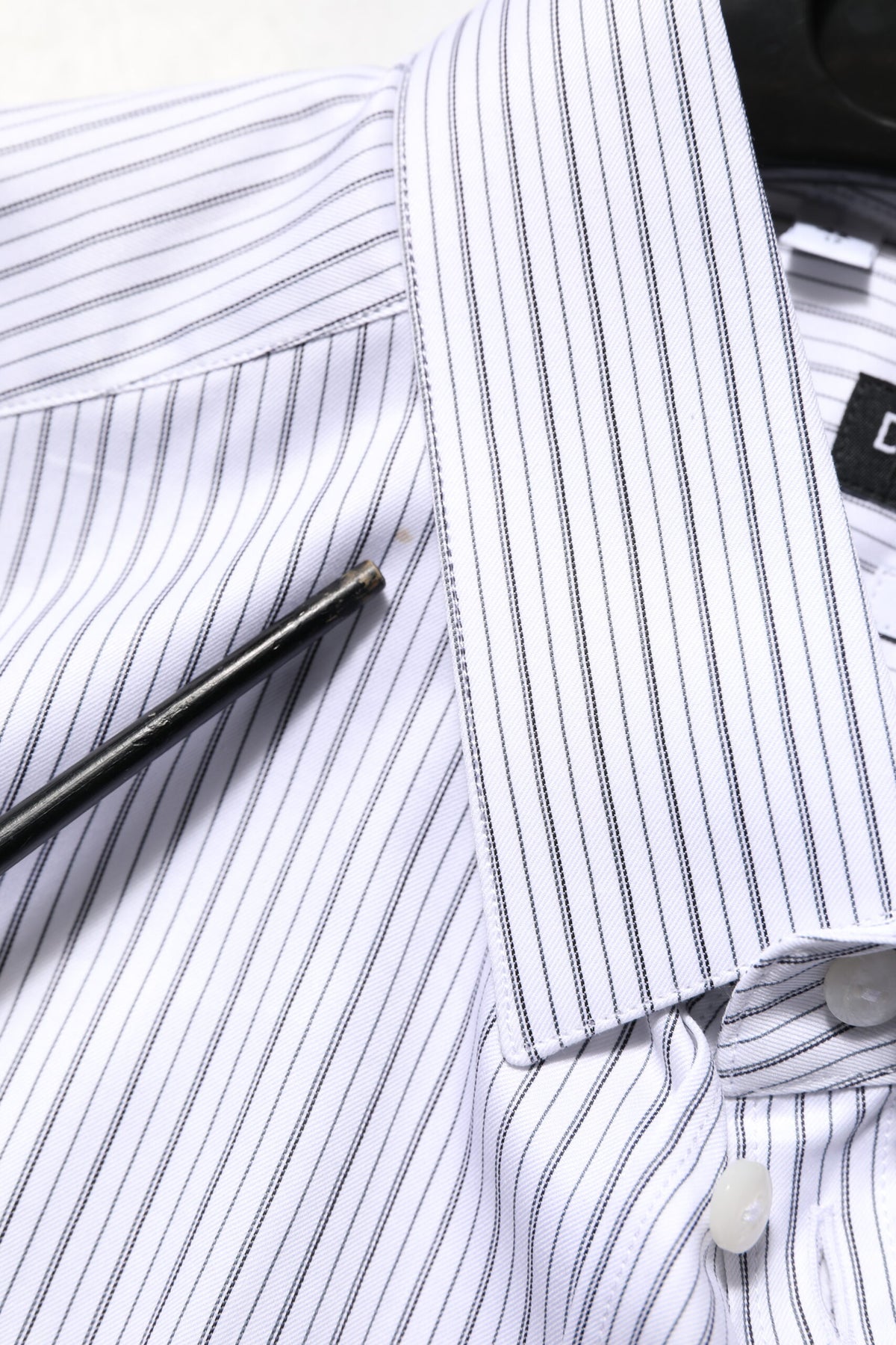 Chemise habillée Dolce &amp; Gabbana à rayures blanches en coton pour homme, couleur or.