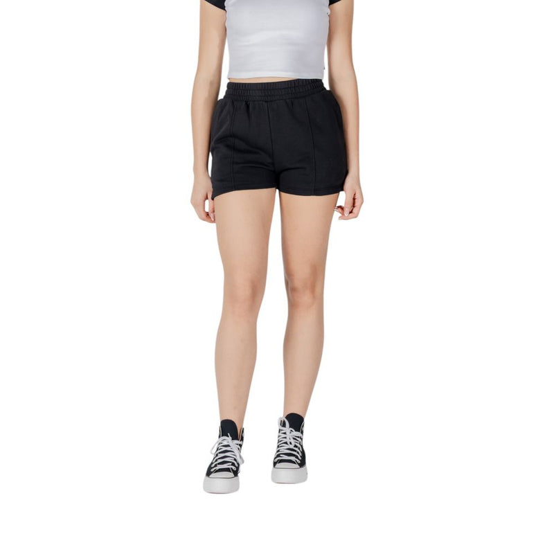 Converse STAR CHEVRON SHORT Black Cotton Bermuda Shorts Women