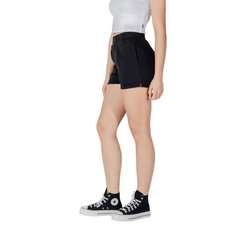 Converse STAR CHEVRON SHORT Black Cotton Bermuda Shorts Women