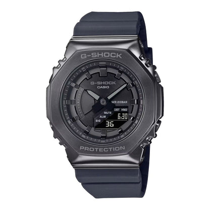 Montre sport Casio en résine noire
