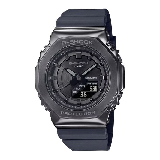 Montre sport Casio en résine noire