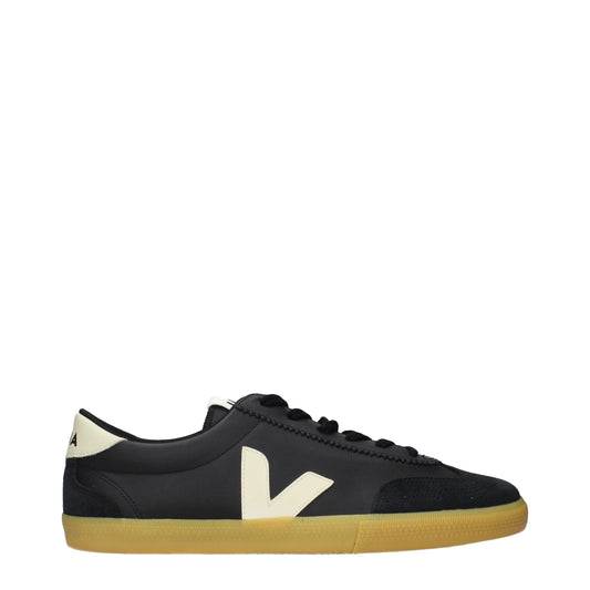 Baskets basses Veja en cuir noir