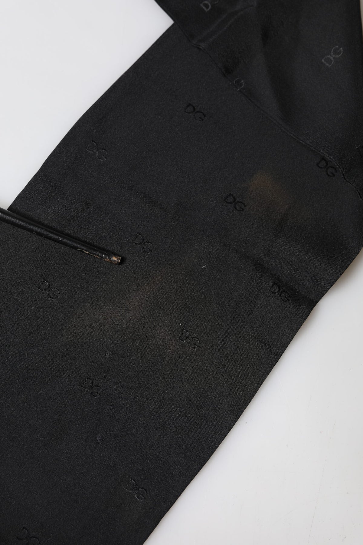 Foulard Dolce &amp; Gabbana en soie noire à franges et logo, avec tour de cou et écharpe.