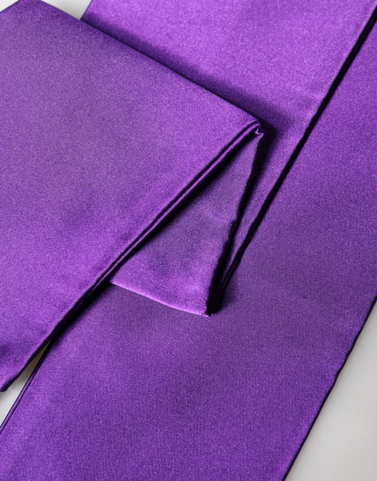 Foulard Dolce &amp; Gabbana en soie violette à franges, tour de cou.