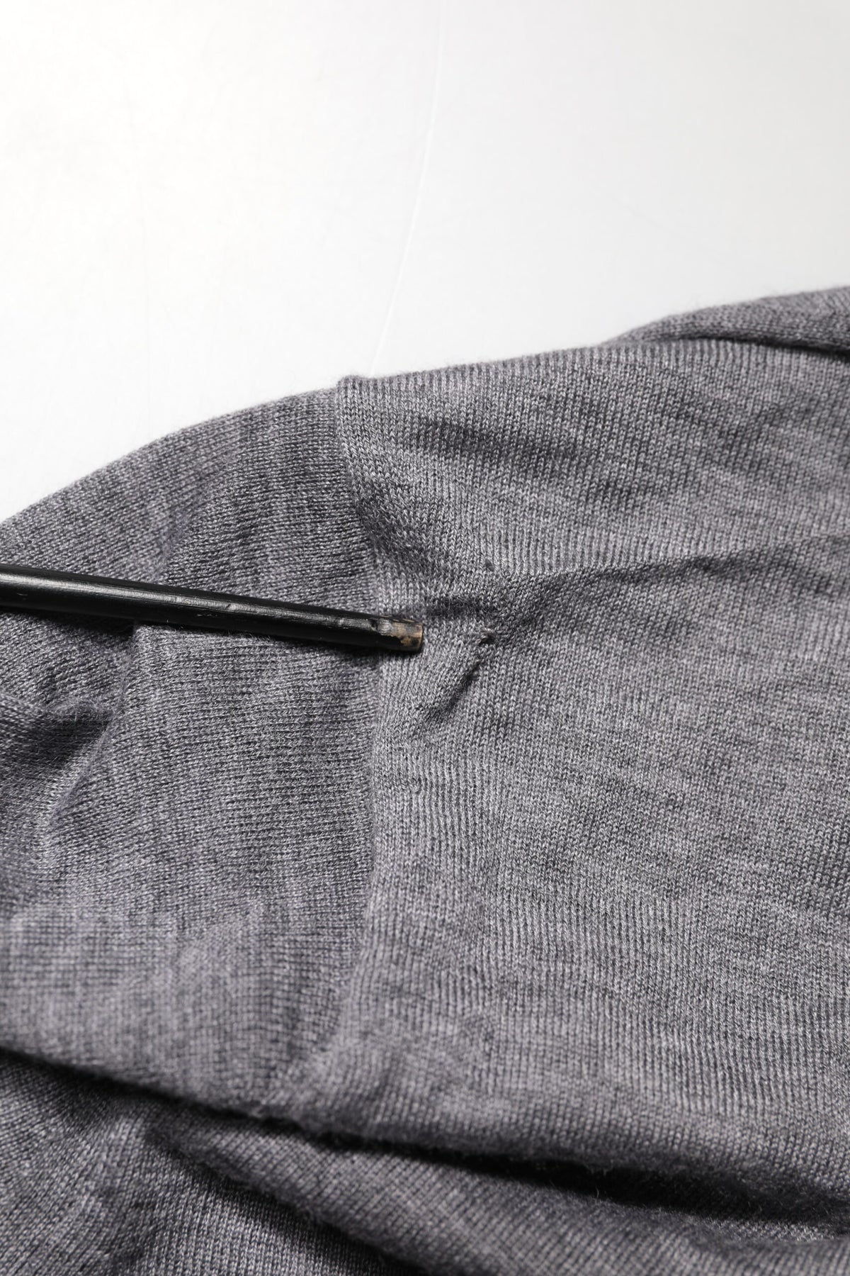 Pull Dolce &amp; Gabbana gris en cachemire à col V pour homme