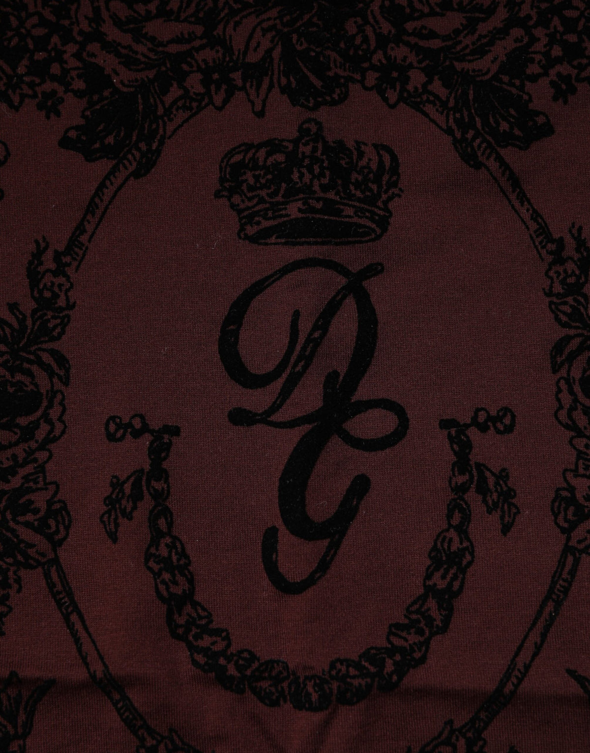 T-shirt homme Dolce &amp; Gabbana à col rond, motif floral et couronne DG, couleur bordeaux.