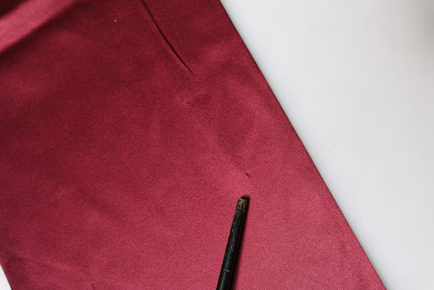 Foulard Dolce &amp; Gabbana rouge en satin de soie à franges