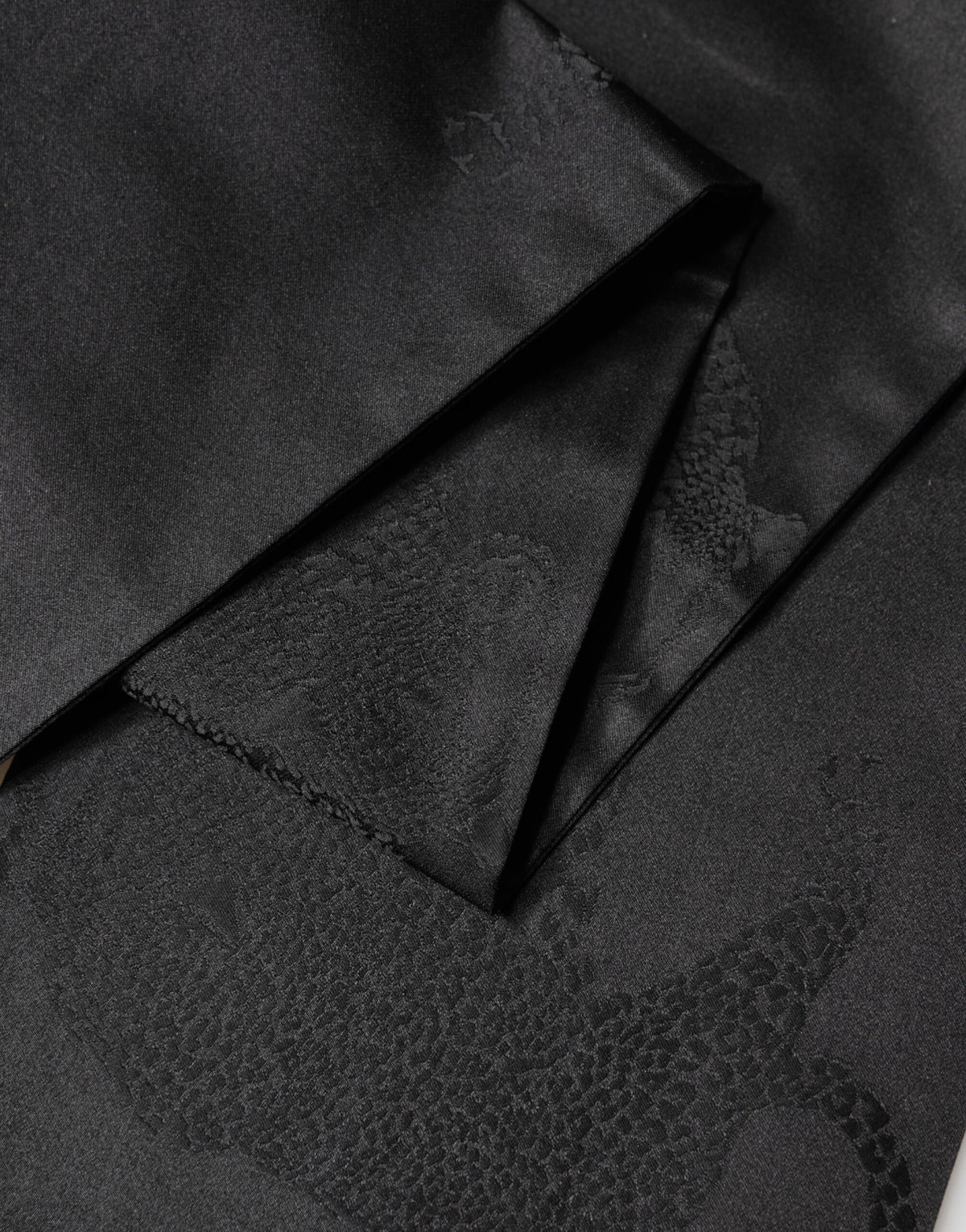 Foulard Dolce &amp; Gabbana en satin de soie noir à franges