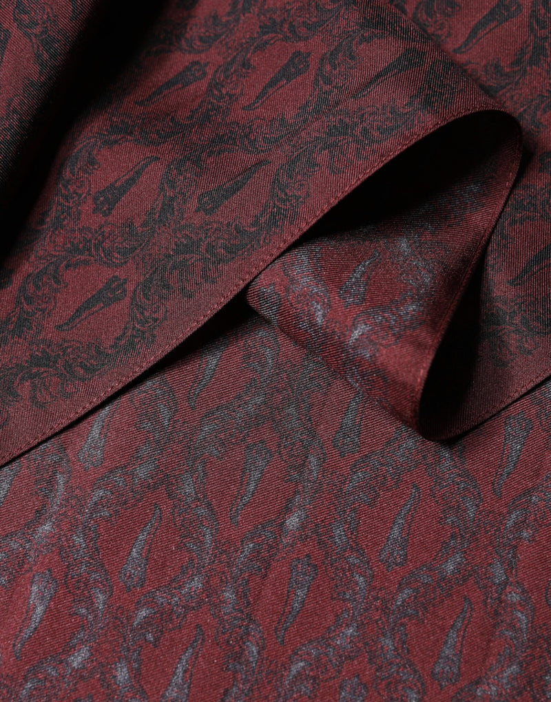 Foulard Dolce &amp; Gabbana en soie à motifs bordeaux pour homme, 133 cm x 22 cm