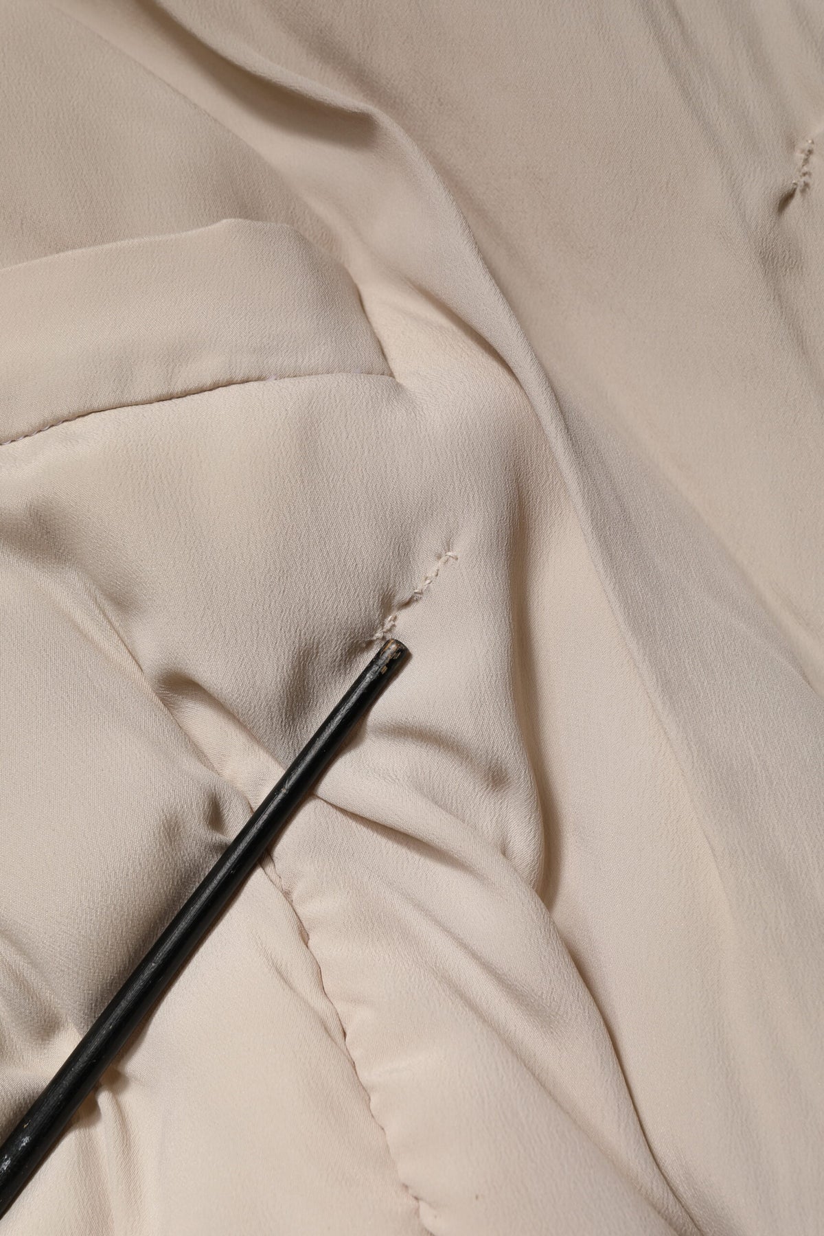Manteau trench long beige matelassé à col Dolce &amp; Gabbana