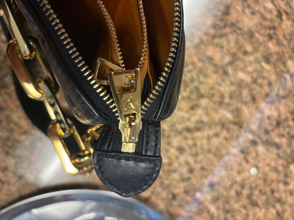 Louis Vuitton Coussin MM handtas in zwart leer