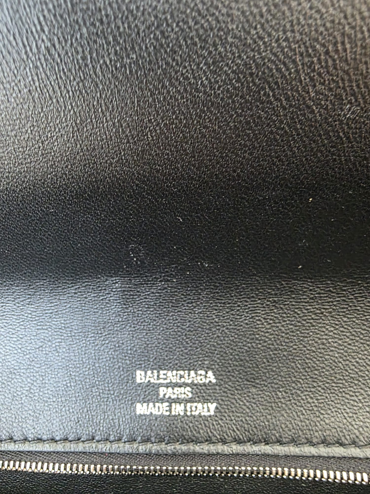 Sac noir Balenciaga - Ligne de sablier - Cuir gaufré Crocodile - Charnière